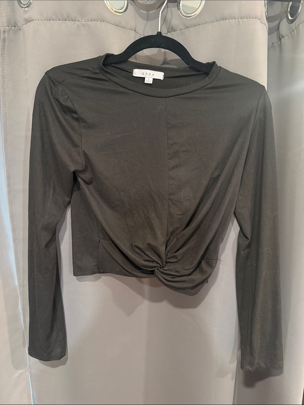 gaze Black Long-Sleeve Twist-Knot Crop Top